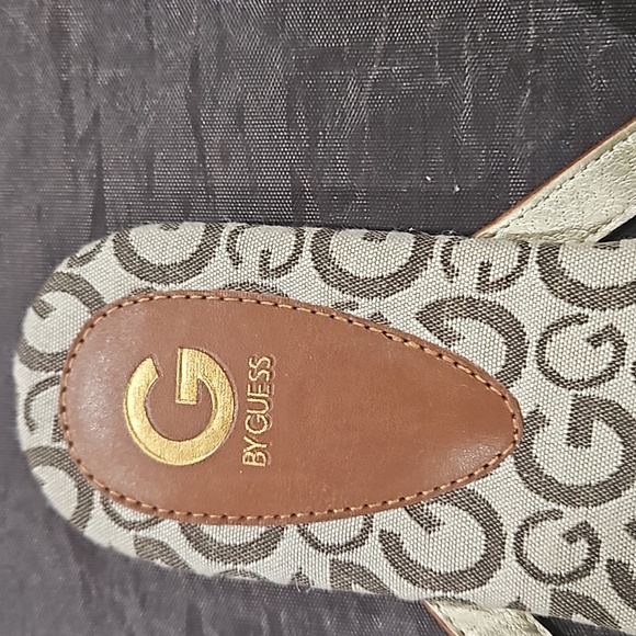 G by guess thong flip flops - Picture 3 of 4